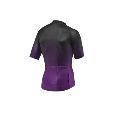 Giant Race Day SS Jersey -pyöräilypaidan takapuoli, kolme säilytystaskua, elastinen helma ja heijastavat yksityiskohdat parempaa näkyvyyttä varten.