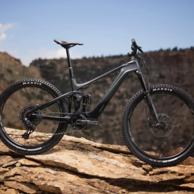 Täysjoustomaastopyörät