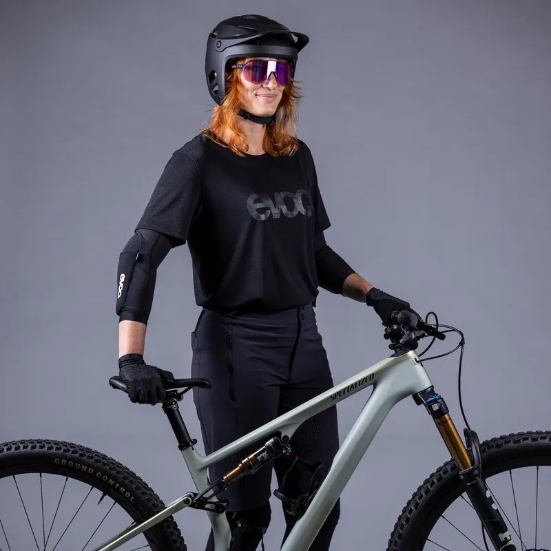 EVOC Elbow Protector LS Flex Lite kyynärsuojat - Image 8