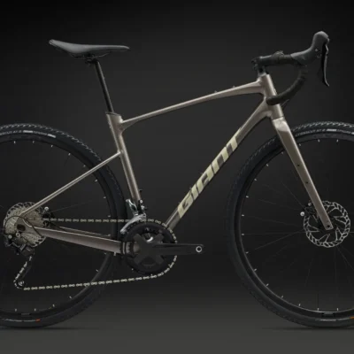 Giant Revolt 1 Gravelpyörä